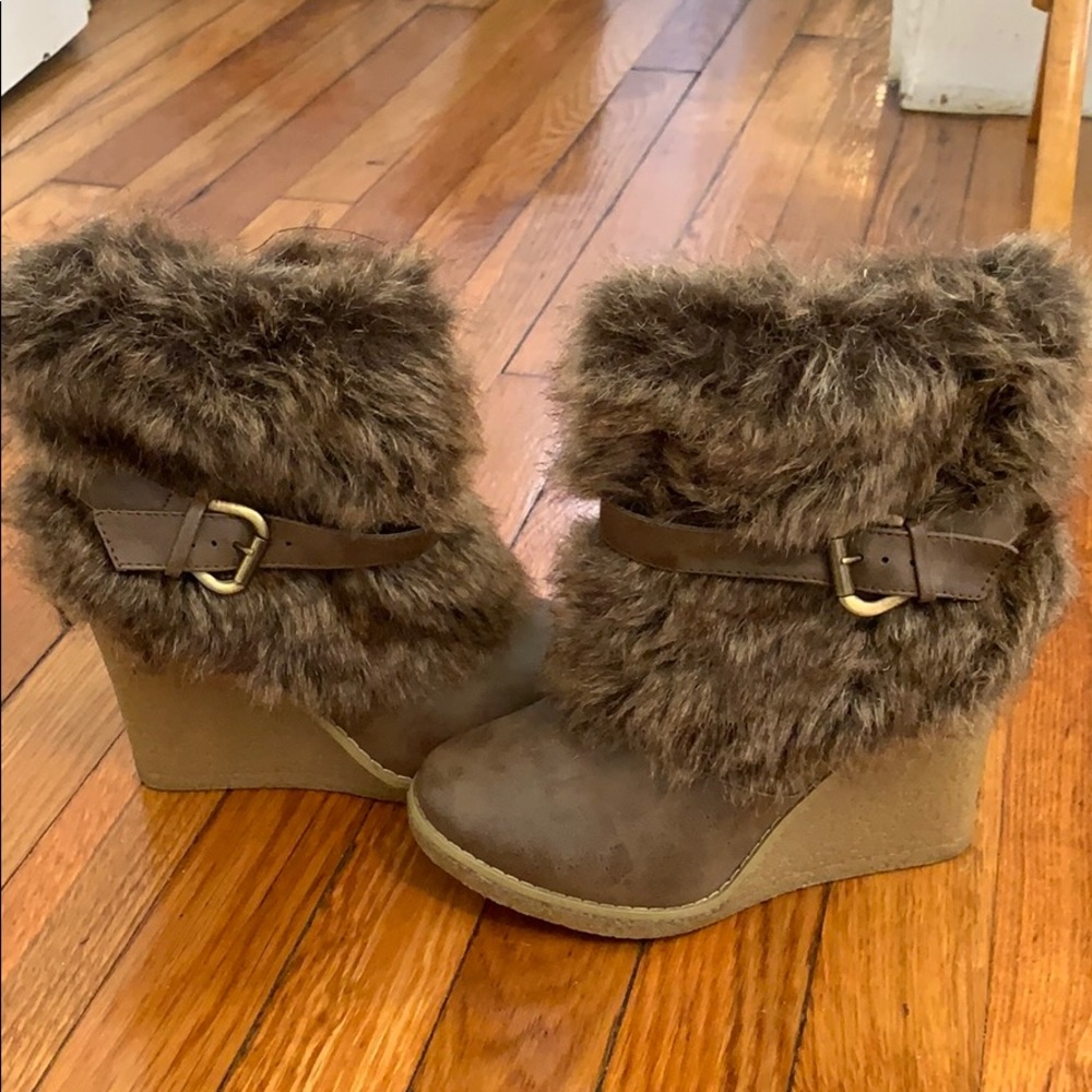 Brown fur heal boots with buckle . Size 6